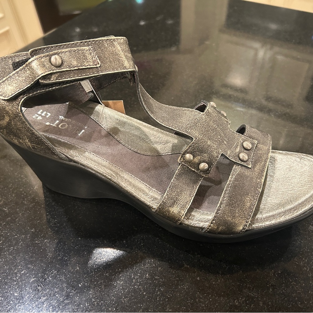 Naot Flirt Metallic Wedge Sandals NWT